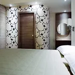 Tenuta Contessa Farm & Cosenza Hotel 3*