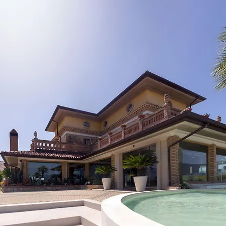 Tenuta Contessa Farm & Cosenza فندق مونتالتو أوفوجو