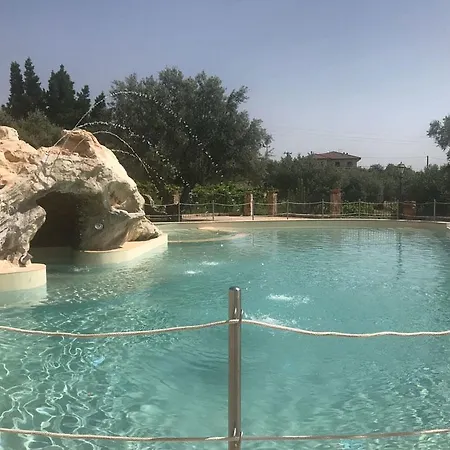 Tenuta Contessa Farm & Cosenza 3* 몬탈토 우푸고